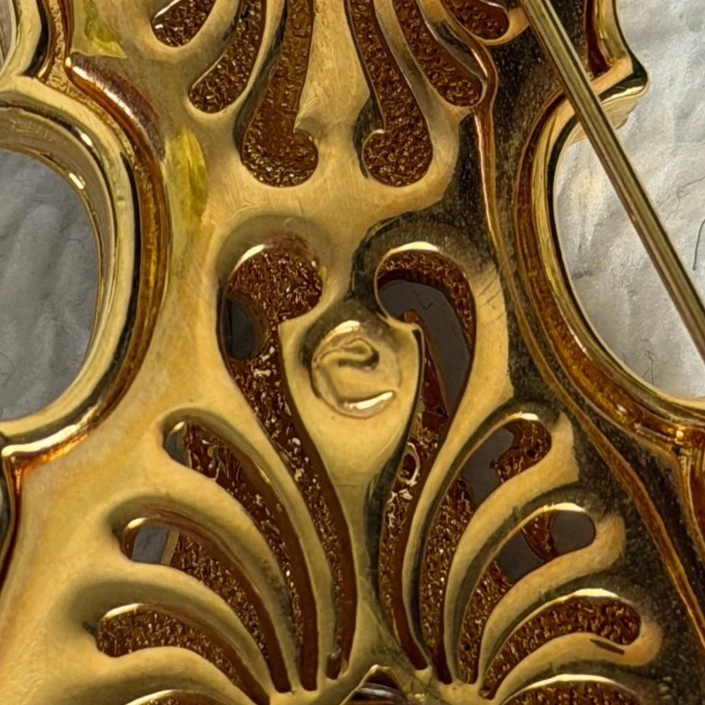 Vintage Swavorski Crystal Gold Tone Violin Brooch‎ Pin with Faux Pearls Jewelry